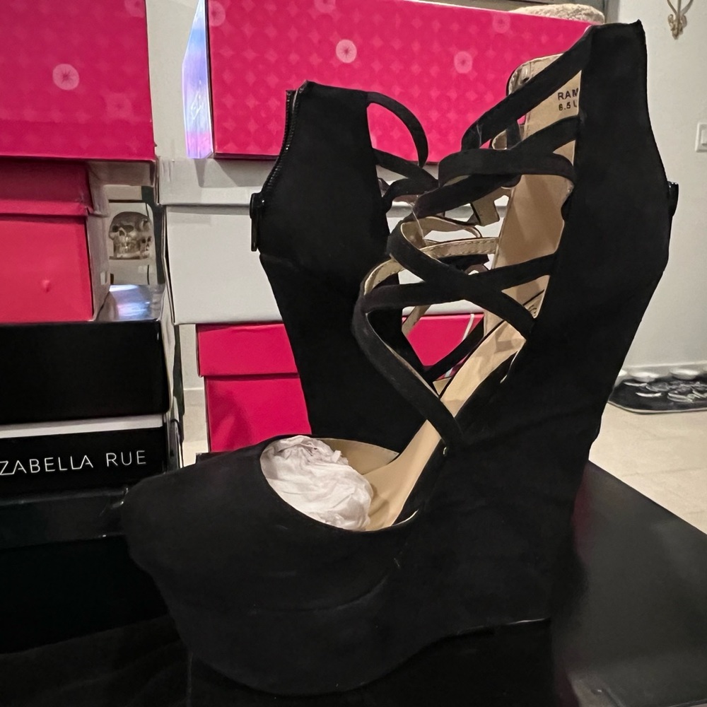 Scene Ramya cage style wedge size 6.5